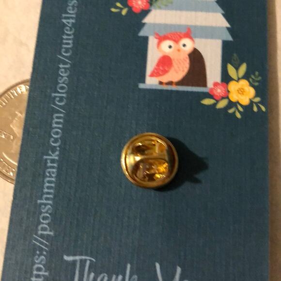 Crafty Doll Yarn Knit Crochet Pin Brooch - Picture 2 of 2